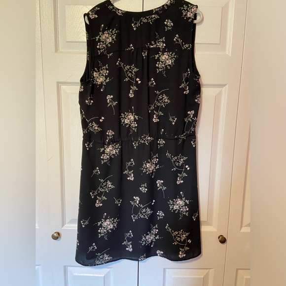 Denver Hayes Dress (has pockets!!) - Picture 2 of 4